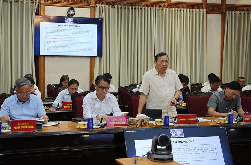Ông Ngô Hải Phan, Cục trưởng Cục Chuyển đổi số - Cơ yếu, Văn phòng Trung ương Đảng trình bày báo cáo tại cuộc họp. Ảnh: Cổng thông tin điện tử Đảng Cộng sản Ông Ngô Hải Phan, Cục trưởng Cục Chuyển đổi số - Cơ yếu, Văn phòng Trung ương Đảng trình bày báo cáo tại cuộc họp. Ảnh: Cổng thông tin điện tử Đảng Cộng sản