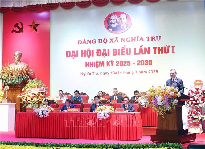 Tổng Bí thư Tô Lâm phát biểu chỉ đạo Đại hội đại biểu Đảng bộ xã Nghĩa Trụ lần thứ nhất, nhiệm kỳ 2025 - 2030. Ảnh: Thống Nhất/TTXVN tbt-11-1752476642289-1752476642379697464033.jpg