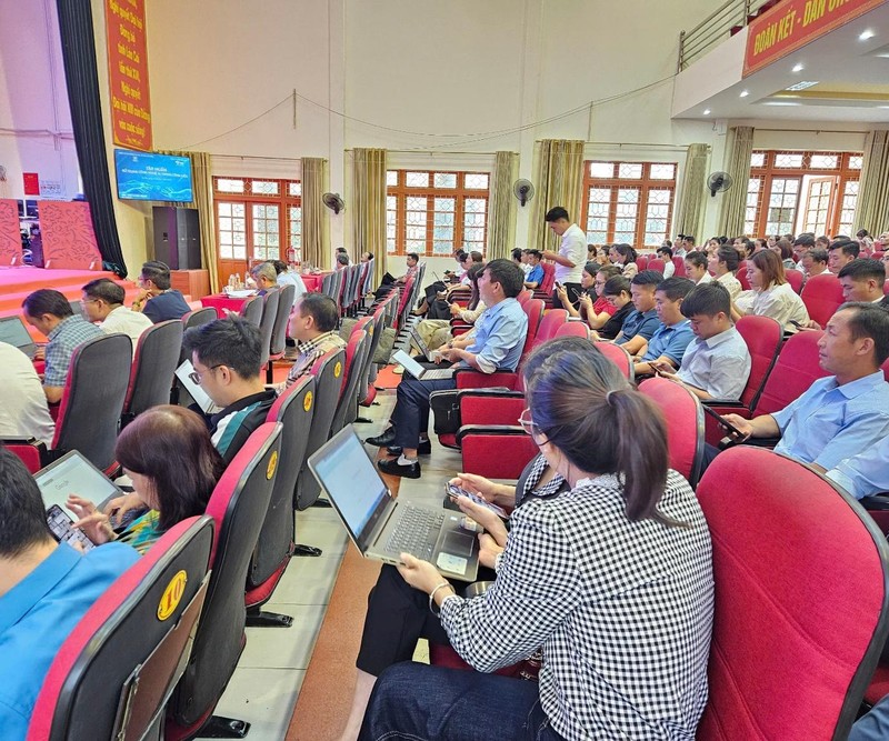 Các cán bộ, công chức tham gia buổi tập huấn với chủ đề “Sử dụng công nghệ AI trong công việc” ad-4nxf7ut1qas58da9tzn6afhfbc0zvgh3jx40jxxobcagk-sdnnvkamsud71-tzdog0hig2rgixopb-041uzyvmzacjn7xbtusy0s3zo2x-s2xp8qs4tkj-tnlgfg2l4t4chejs5hiwmszwgth7mr8iq-1077.jpg