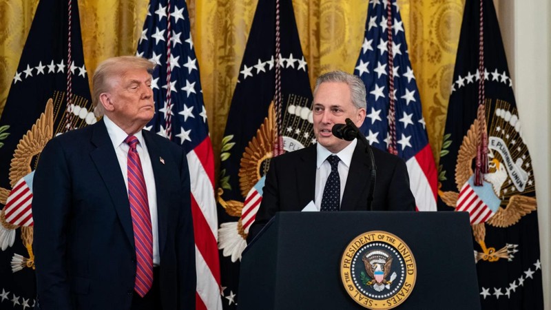Ông Donald Trump và David Sacks, cố vấn AI cấp cao tại Nhà Trắng. Ảnh: Al Drago/Bloomberg trump.jpg