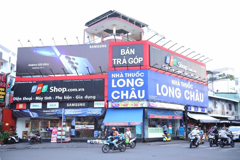 Kết thúc 6 tháng đầu năm 2025, FPT Retail đạt 23.060 tỷ đồng doanh thu và 479 tỷ đồng lợi nhuận trước thuế ad-4nxd6-vybf0wafggyqqsns1maqui-bvi3oshe15ywc7los7dn-z90rau14domf9uym0xymy9agexyz7uynoj3uin6mpyxfbgrt3bdmi7o7bdpj235lelfdzjpja72zx7wfrarilcofrwj1dbhp6jv-q-8402.jpg