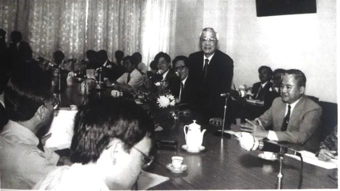 Thủ tướng Võ Văn Kiệt gặp gỡ các đại biểu Việt kiều nhân kỷ niệm 18 năm Ngày giải phóng miền Nam 30/4/1993. Ảnh: SGGP vvk.jpg