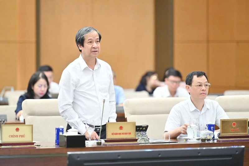 Bộ trưởng Bộ Giáo dục và Đào tạo Nguyễn Kim Sơn tiếp thu các ý kiến phát biểu. Ảnh: Quốc hội 202508111021427015-gen-h-z6894862120646-c65f75af90725673618e423b6990e0a2-5999.jpg