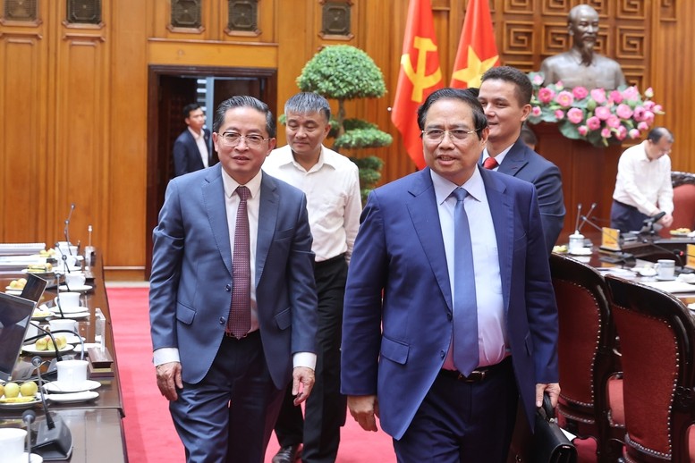 Thủ tướng Phạm Minh Chính làm việc với các bộ, ngành, cơ quan liên quan và đại diện Tập đoàn CT Group về việc tham gia phát triển các sản phẩm công nghệ chiến lược và một số đề xuất, kiến nghị của Tập đoàn. Ảnh: VGP/Nhật Bắc img9228-1755068960467309619445-1103.jpg