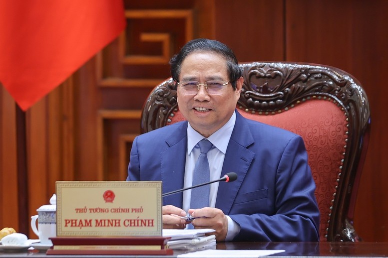 Thủ tướng đề nghị CT Group tiên phong trong thực hiện các nghị quyết "trụ cột" của Bộ Chính trị với tinh thần "đã nói là làm, đã cam kết thực hiện, đã làm, đã thực hiện là có sản phẩm, kết quả cụ thể, lượng hóa được". Ảnh: VGP/Nhật Bắc Thủ tướng đề nghị CT Group tiên phong trong thực hiện các nghị quyết "trụ cột" của Bộ Chính trị với tinh thần "đã nói là làm, đã cam kết thực hiện, đã làm, đã thực hiện là có sản phẩm, kết quả cụ thể, lượng hóa được". Ảnh: VGP/Nhật Bắc