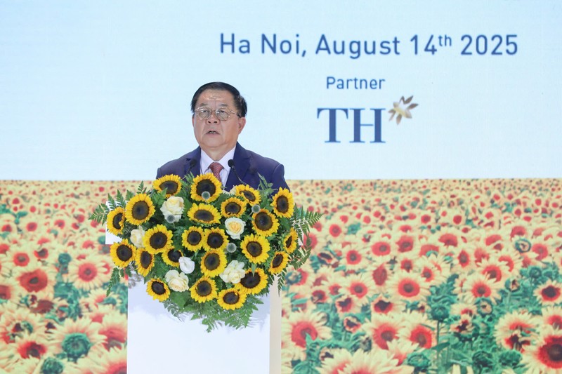 Trưởng Ban Tuyên giáo và Dân vận Trung ương Nguyễn Trọng Nghĩa phát biểu tại hội thảo Trưởng Ban Tuyên giáo và Dân vận Trung ương Nguyễn Trọng Nghĩa 1.jpg