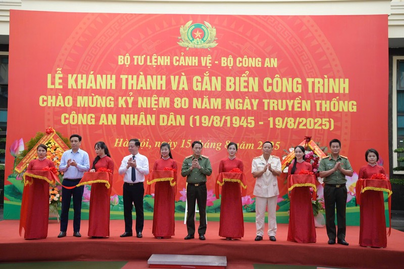 Các đại biểu tại lễ khánh thành công trình. Ảnh: Như Ý Các đại biểu tại lễ khánh thành công trình. Ảnh: Như Ý