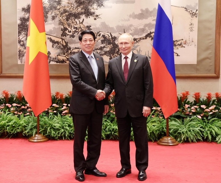 Chủ tịch nước Lương Cường hội kiến Tổng thống Nga Vladimir Putin. chu-tich-nuoc-luong-cuong-tong-thong-nga-putin-1-175691525002089865654-1588.jpg
