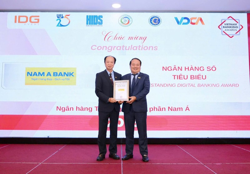 Nam A Bank xuất sắc được vinh danh ở hai hạng mục quan trọng: "Ngân hàng Số tiêu biểu" và "Ngân hàng tiêu biểu về tín dụng xanh" IMG_1756.jpeg