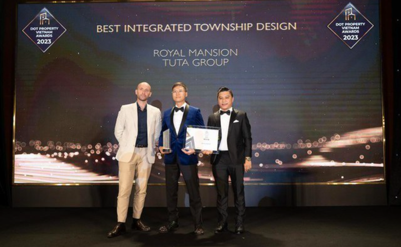 Tại lễ trao giải Dot Property Vietnam Awards, Royal Mansion đã được vinh danh “Khu đô thị tích hợp có thiết kế kiến trúc đẹp nhất Việt Nam”. Tại lễ trao giải Dot Property Vietnam Awards, Royal Mansion đã được vinh danh “Khu đô thị tích hợp có thiết kế kiến trúc đẹp nhất Việt Nam”.