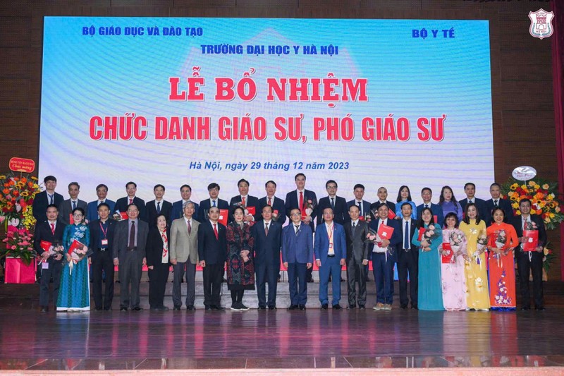 Một buổi lễ bổ nhiệm chức danh giáo sư, phó giáo sư của Trường Đại học Y Hà Nội IMG_1962.jpeg