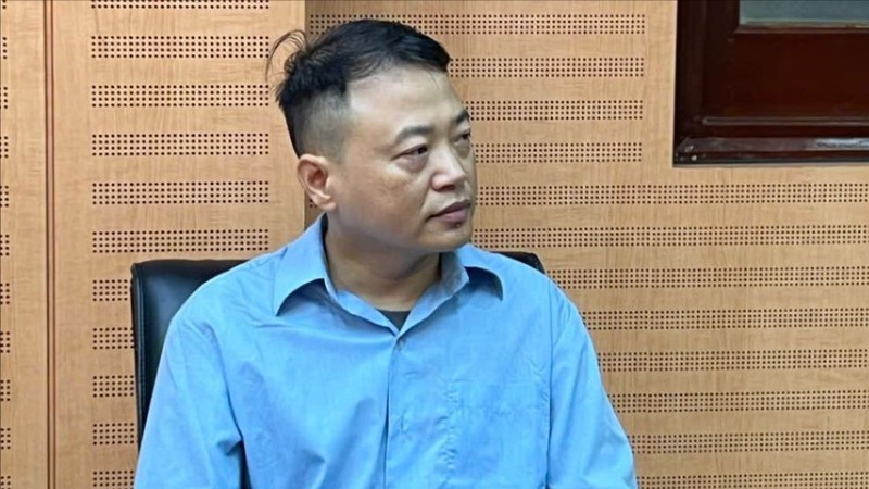 Shark Bình tại cơ quan điều tra.