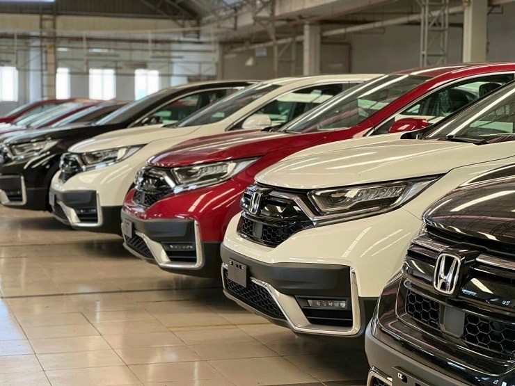 Để tới tay người dùng, một chiếc xe trải qua nhiều công đoạn thử nghiệm, chạy thử và lưu kho nên việc phát sinh chỉ số công-tơ-mét là khó tránh khỏi. kho.jpeg
