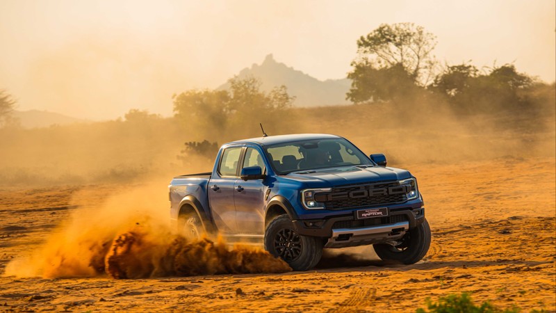Khách hàng mua bán tải Ranger của Ford từ ngày 01/06 đến hết ngày 15/07/2024 sẽ có cơ hội bốc thăm trúng thưởng 5 vé du lịch Mỹ 8 ngày 7 đêm. Ranger Raptor 1.jpg