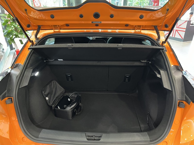 khoang hành lý.jpg