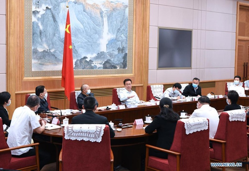 Uỷ viên Thường vụ Bộ Chính trị, Phó Thủ tướng thứ nhất Quốc vụ Viện Trung Quốc Hàn Chính chỉ đạo công tác bảo đảm y tế (Ảnh: NEWS.CN) Uỷ viên Thường vụ Bộ Chính trị, Phó Thủ tướng thứ nhất Quốc vụ Viện Trung Quốc Hàn Chính chỉ đạo công tác bảo đảm y tế (Ảnh: NEWS.CN)