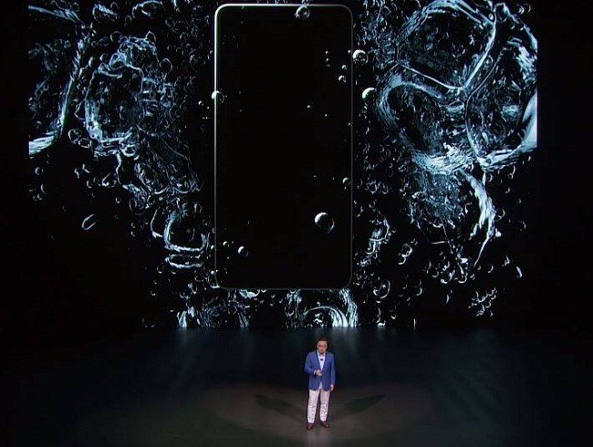 Thế hệ Galaxy Note mới sở hữu tính năng kháng nước đỉnh cao. Cả điện thoại và bút S Pen đều có khả năng kháng bụi và nước theo chuẩn IP 68.