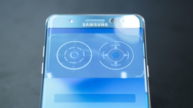 Galaxy Note 7 có thể quét tròng đen của bạn bằng cách sử dụng camera phía trước chuyên dụng kết hợp với một cảm biến hồng ngoại đặc biệt.