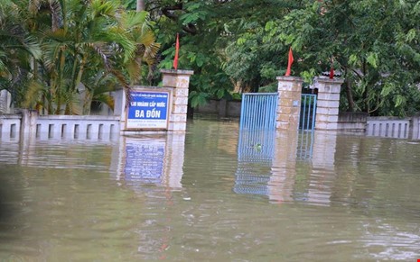 Quảng Bình chìm trong lũ