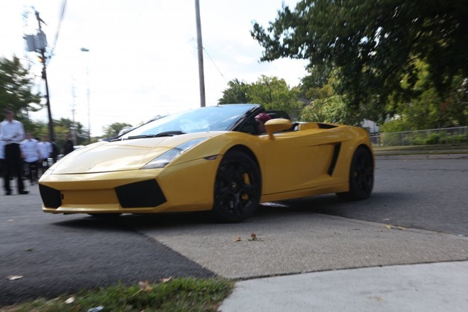 10 nỗi khổ chỉ chủ siêu xe mới biết ảnh 1