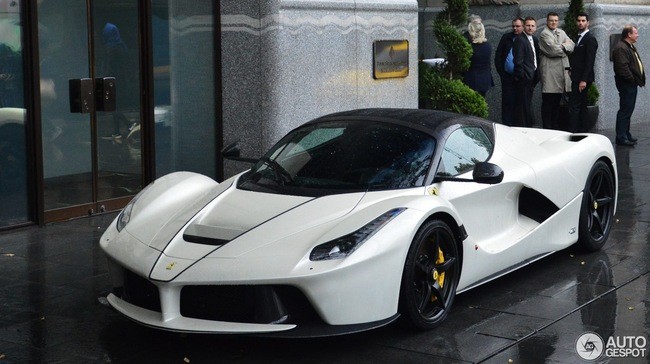  Ferrari LaFerrari Aperta màu trắng muốt