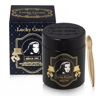 LG: Cái tên LG ban đầu viết tắt của Lucky-GoldStar, hãng công nghiệp hóa chất thành lập năm 1947 có sản phẩm là kem tẩy trắng răng Lucky Cream. Lợi nhuận tăng cao, hãng thành lập thêm GoldStar và bước vào công nghiệp điện tử. Năm 1995, cả hai sát nhập với nhau và phát triển thành hãng công nghệ LG như ngày nay.