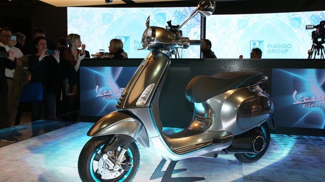 Vespa Primavera phiên bản chạy điện có tên Elettrica đã ra mắt trong triển lãm EICMA năm nay dưới dạng xe concept.