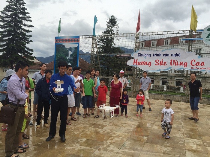 Chất lượng là điểm yếu của cộng đồng khởi nghiệp Việt Nam  ảnh 3 Ông Cường trình diễn thiết bị bay trên Sapa.