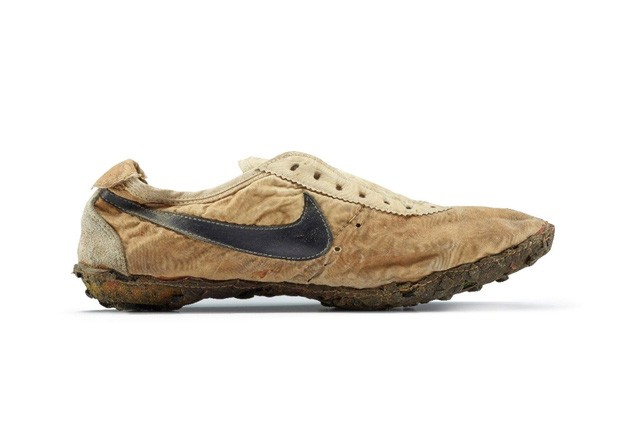 OG Nike Waffle Racers hay còn gọi là Moon Shoes