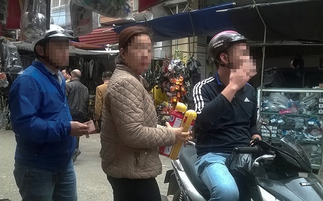 Những chiếc bình này thường có xuất xứ từ Trung Quốc, giá cả cũng không ổn định. Những chiếc bình này thường có xuất xứ từ Trung Quốc, giá cả cũng không ổn định.