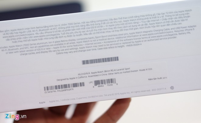 Tương tự iPhone, Apple Watch chính hãng tại Việt Nam cũng có tên mã VN/A, tiếng Việt trên hộp đựng.