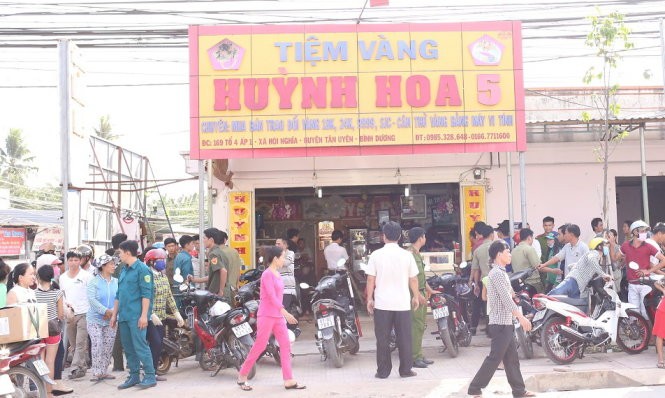 Hiện trường tiệm vàng bị cướp - ẢNH: BÁ SƠN