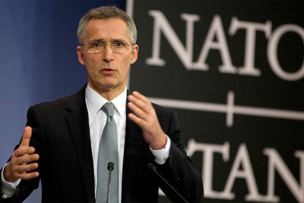 Tổng thư ký NATO Jens Stoltenberg phát biểu tại cuộc họp báo ở tổng hành dinh của NATO ở Brussels (Bỉ) ngày 10-2. Ảnh: AP