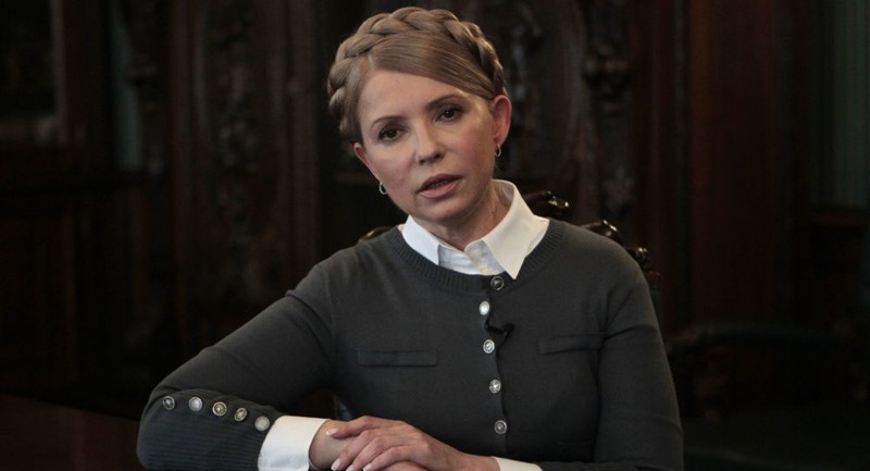 Hình ảnh quen thuộc của Tymoshenko trong mái tóc bím.