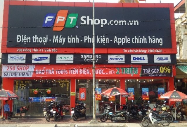 (C) SGTO Một cửa hàng kinh doanh điện thoại, máy tính, phụ kiện... thuộc chuỗi bán lẻ FPT Shop ở Hải Phòng - Ảnh: FPT