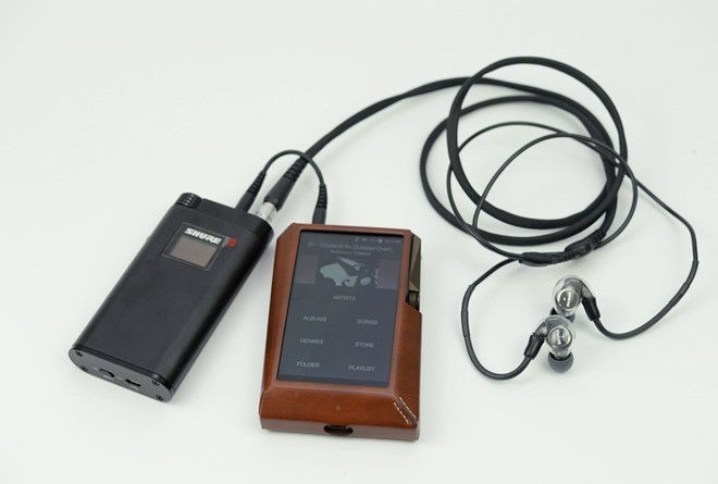 Cặp đôi hoàn hảo Shure KSE 1500 và máy nghe nhạc Astell&Kern AK380 (trị giá 100 triệu đồng).