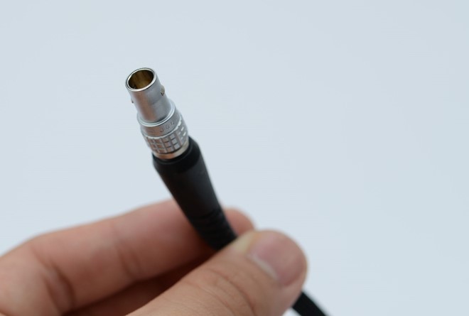 Jack cắm chuẩn LEMO 6-pin.