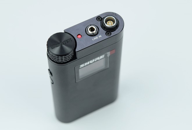 Nó có sẵn 5 thiết lập cài đặt EQ và 4 thiết lập cài đặt EQ tùy biến để quản lý việc tùy chọn chơi âm thanh.