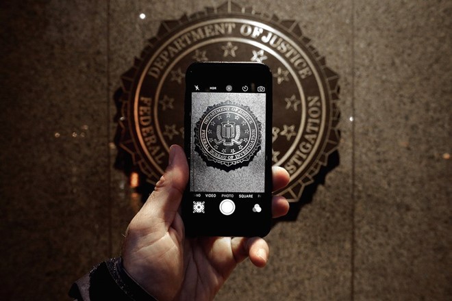 Apple đang phải đối diện cuộc chiến với FBI.