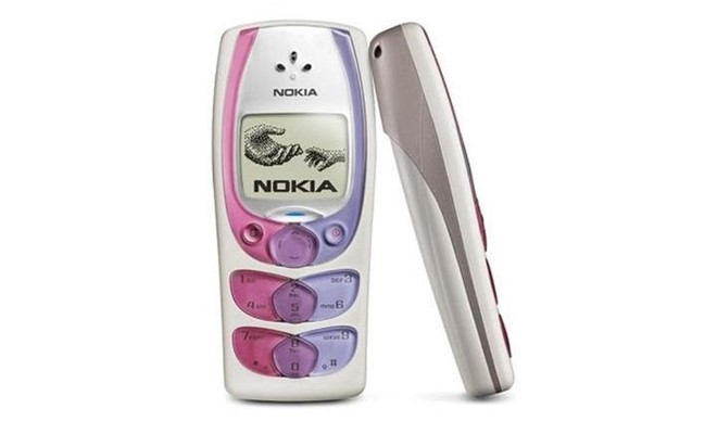 Nokia 3200:Máy ra mắt năm 2003 mang trên mình phong cách Art Deco từ những năm thập niên 1920 và 1930. Điện thoại gồm các bàn phím dạng elíp và nhiều họa tiết bắt mắt. Nokia 3200:Máy ra mắt năm 2003 mang trên mình phong cách Art Deco từ những năm thập niên 1920 và 1930. Điện thoại gồm các bàn phím dạng elíp và nhiều họa tiết bắt mắt.