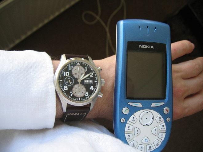 Nokia 3650:Sản phẩm sở hữu bàn phím tròn ma thuật lấy cảm hứng từ giọt nước đang rơi. Điện thoại ra mắt năm 2002, chạy hệ điều hành Symbian Series 60. Nokia 3650:Sản phẩm sở hữu bàn phím tròn ma thuật lấy cảm hứng từ giọt nước đang rơi. Điện thoại ra mắt năm 2002, chạy hệ điều hành Symbian Series 60.