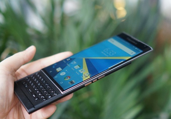 Mảng di động của BlackBerry đứng trước tương lai bấp bênh. Ảnh: Thành Duy.