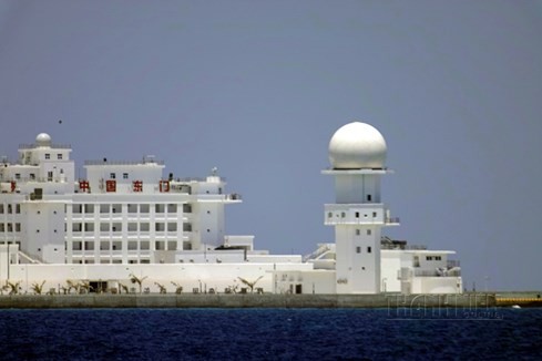 Cận cảnh tòa nhà 9 tầng Trung Quốc xây dựng trái phép trên bãi đá Huy Gơ ảnh 2 Cận cảnh tòa nhà 9 tầng Trung Quốc xây dựng trái phép trên bãi đá Huy Gơ ảnh 2