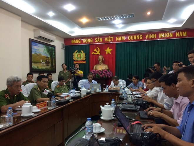 Thiếu tướng Phan Anh Minh: Khởi tố người bán phở là chuyện nhỏ xíu bằng móng tay ảnh 2 Thiếu tướng Phan Anh Minh: Khởi tố người bán phở là chuyện nhỏ xíu bằng móng tay ảnh 2