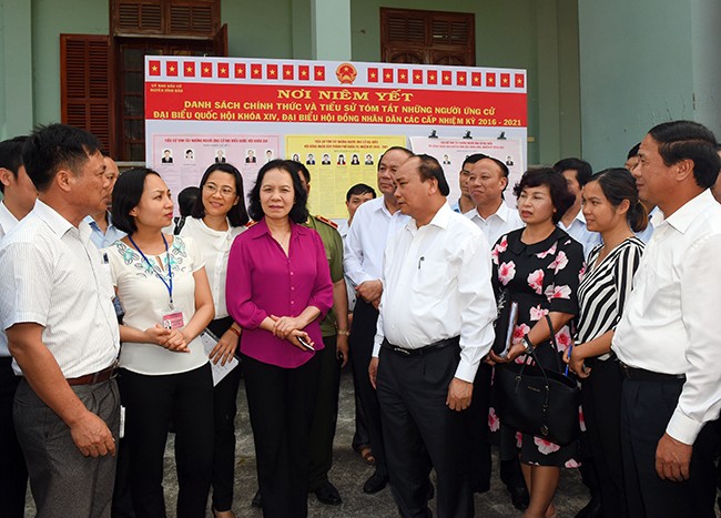 Thủ tướng Chính phủ Nguyễn Xuân Phúc trong buổi tiếp xúc với các cử tri Hải Phòng.