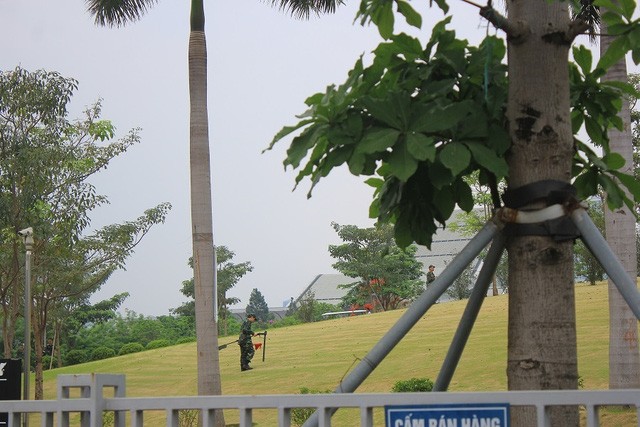 Đoàn xe đón ông Obama đã rời khách sạn đến Sân bay Nội Bài ảnh 9