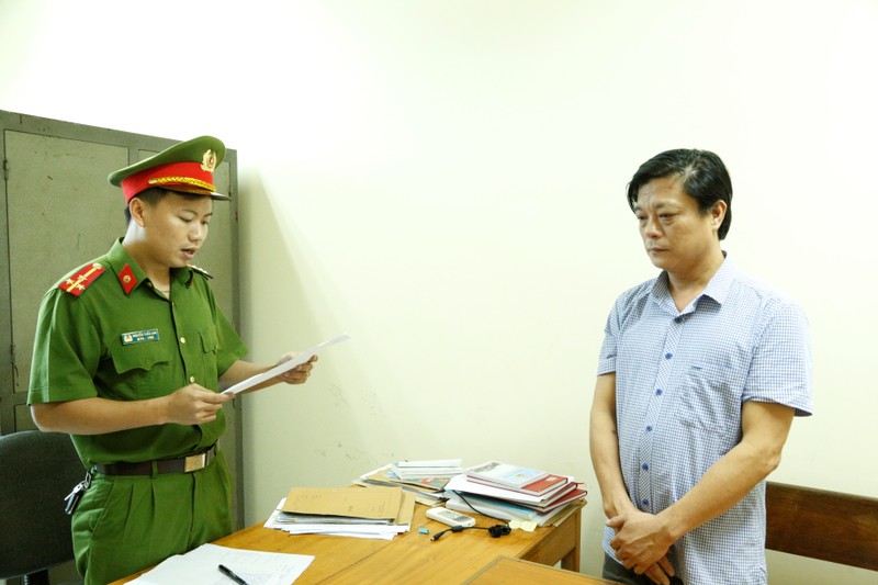Khởi tố bị can đối đối với Nguyễn Xuân Lương, Giám đốc Công ty Tân Đại Việt. (Ảnh: Công an Hà Tĩnh) Khởi tố bị can đối đối với Nguyễn Xuân Lương, Giám đốc Công ty Tân Đại Việt. (Ảnh: Công an Hà Tĩnh)
