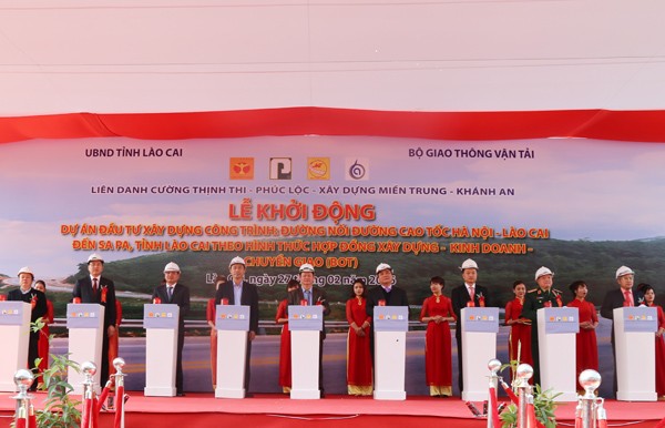 Lễ khởi động dự án BOT đường nối cao tốc Nội Bài – Lào Cai đến thị trấn Sa Pa đầu năm 2016. (Ảnh: Internet)
