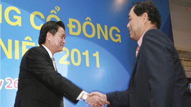 Sau 2 thập kỷ nắm quyền tại Sacombank, nhóm ông Đặng Văn Thành đã bất ngờ bị nhóm ông Trầm Bê "lật cờ"... (Ảnh: Internet) Sau 2 thập kỷ nắm quyền tại Sacombank, nhóm ông Đặng Văn Thành đã bất ngờ bị nhóm ông Trầm Bê "lật cờ"... (Ảnh: Internet)