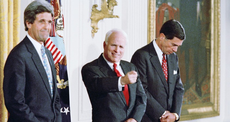 Thuong nghi si John McCain qua doi hinh anh 2